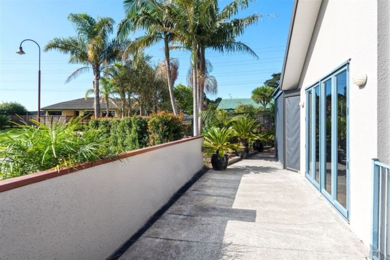 Photo of property in 3 Opal Close, Rosedale, Auckland, 0632