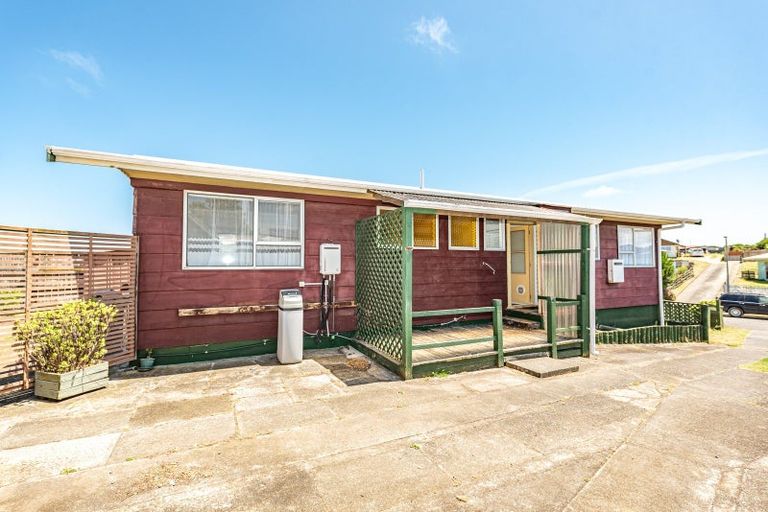 Photo of property in 35 Karyn Street, Castlecliff, Whanganui, 4501