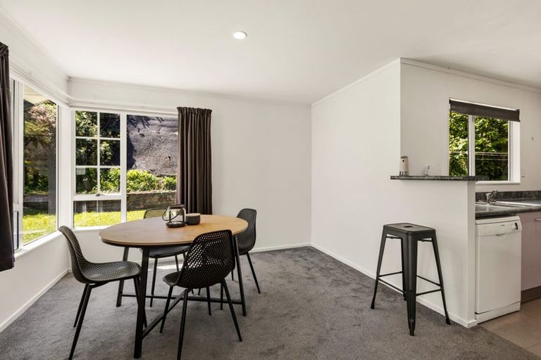 Photo of property in 6 Erskine Close, Island Bay, Wellington, 6023