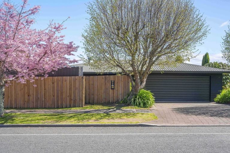 Photo of property in 40 Arrowsmith Avenue, Waipahihi, Taupo, 3330