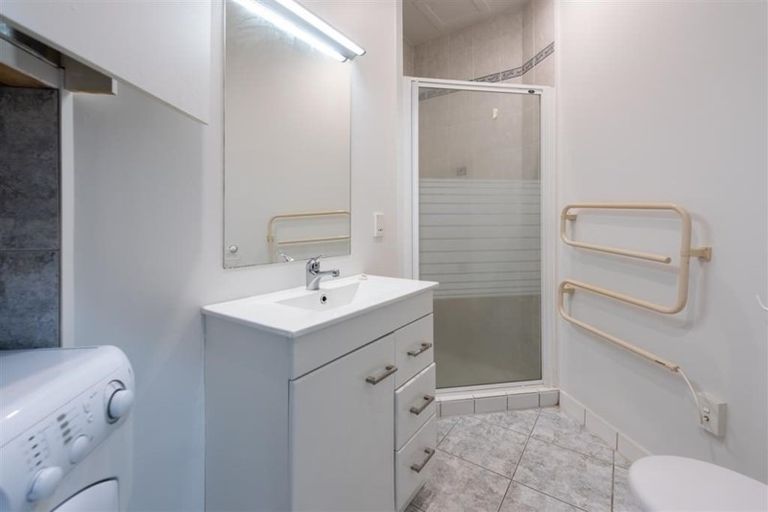 Photo of property in Terrace Tower Apartments, 1a/126 The Terrace, Wellington Central, Wellington, 6011