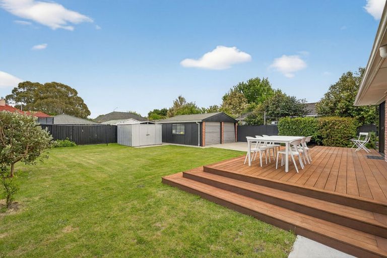 Photo of property in 15 Oakfield Street, Burnside, Christchurch, 8053