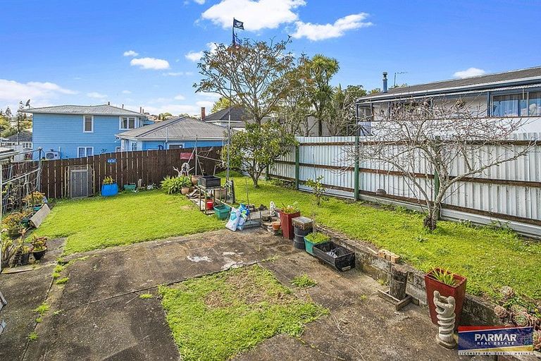 Photo of property in 11 Robert Burke Place, Henderson, Auckland, 0612