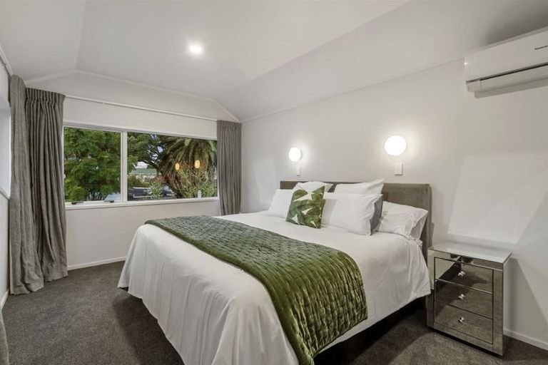 Photo of property in 2/27 Stafford Road, Northcote Point, Auckland, 0627