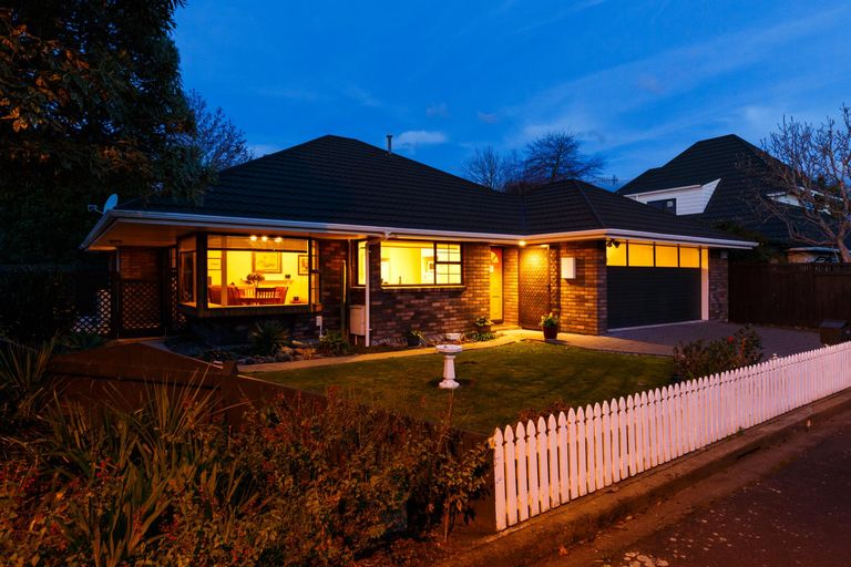 Photo of property in 140 Ruapehu Drive, Fitzherbert, Palmerston North, 4410