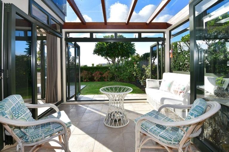 Photo of property in 21 The Crescent, Tindalls Beach, Whangaparaoa, 0930