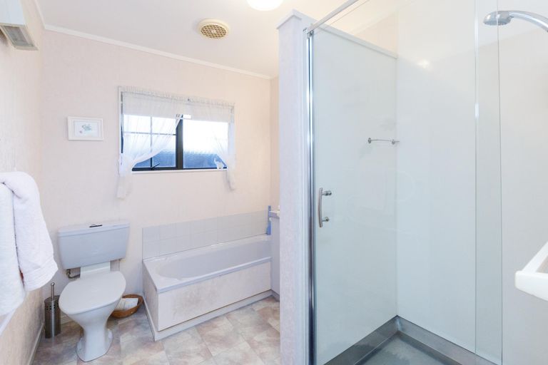 Photo of property in 140 Ruapehu Drive, Fitzherbert, Palmerston North, 4410