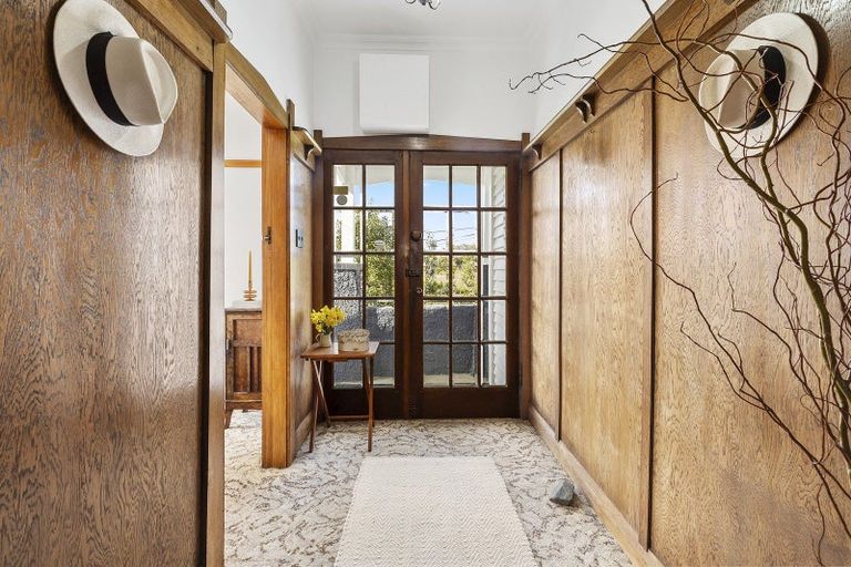 Photo of property in 39 Sutherland Crescent, Melrose, Wellington, 6023