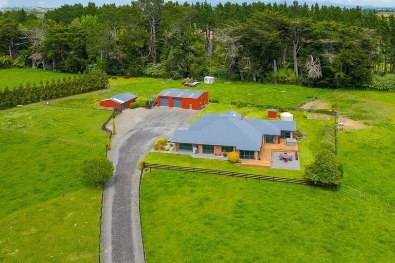 Photo of property in 225a Kairau Road, Brixton, New Plymouth, 4373