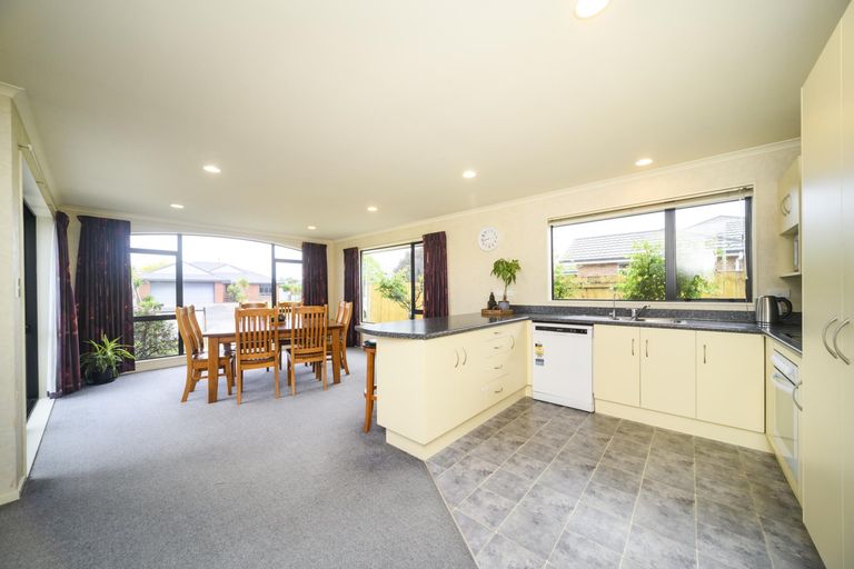 Photo of property in 20 Boston Parade, Kelvin Grove, Palmerston North, 4414