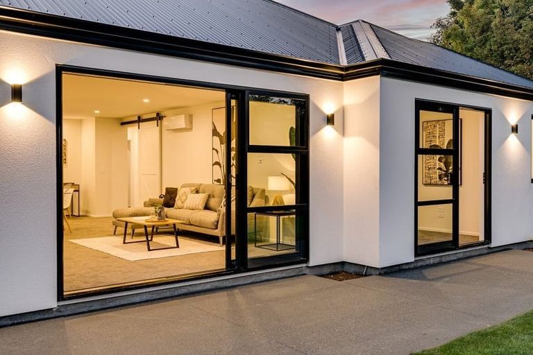 Photo of property in 26b Middlepark Road, Sockburn, Christchurch, 8042