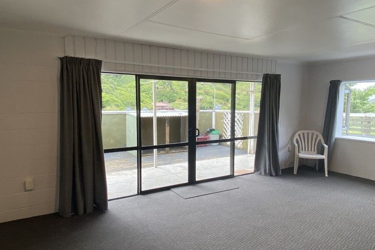 Photo of property in 2/1 Angle Street, Picton, 7220