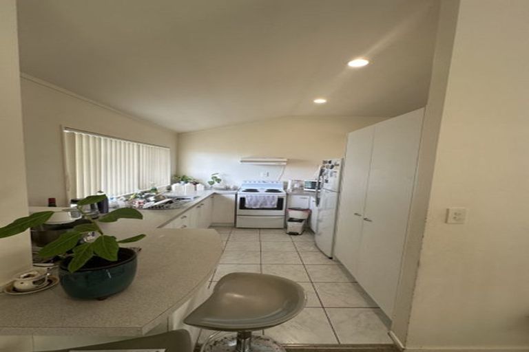 Photo of property in 36 Barbados Drive, Unsworth Heights, Auckland, 0632