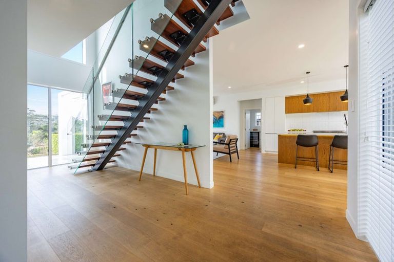 Photo of property in 10 Tauwaka Crescent, Riverhead, 0820