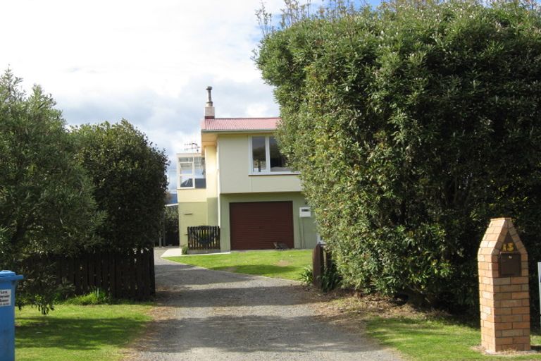 Photo of property in 15 Arthur Street, Waikawa Beach, Levin, 5573