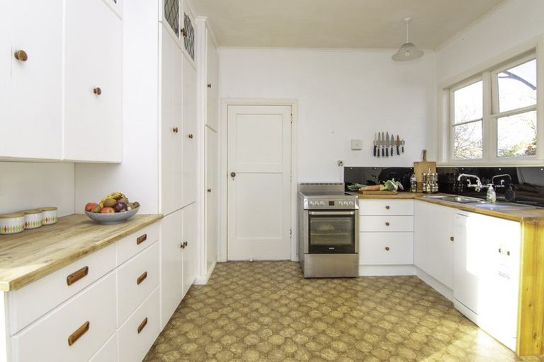 Photo of property in 25 Ihle Street, Terrace End, Palmerston North, 4410