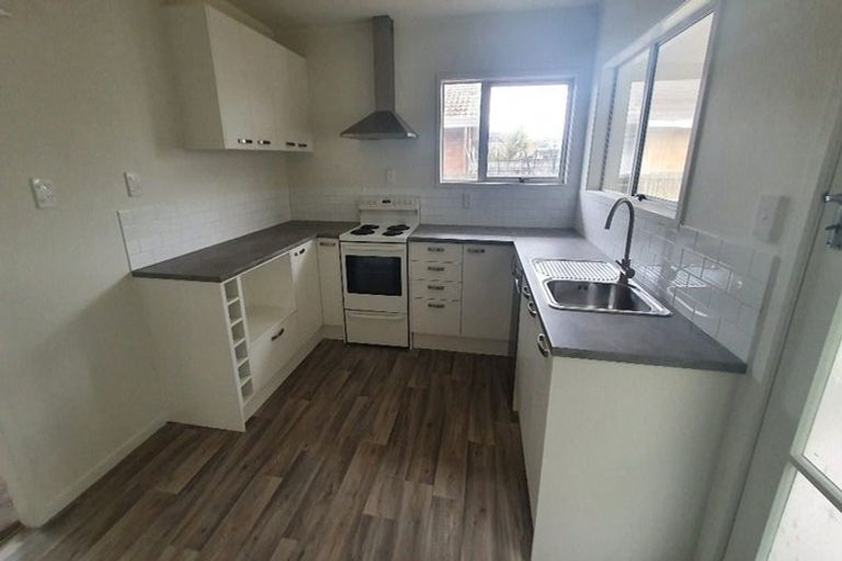 Photo of property in 24 Walton Street, Red Beach, 0932