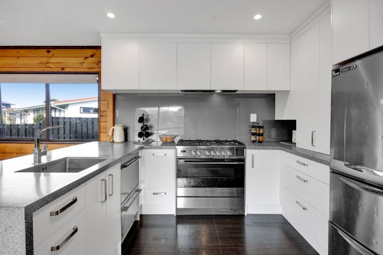 Photo of property in 23 Pohutukawa Drive, Opunake, 4616