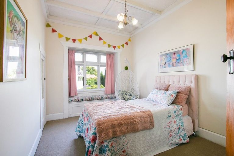 Photo of property in 17 May Avenue, Hospital Hill, Napier, 4110