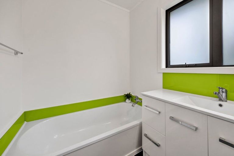 Photo of property in 65 Belt Road, New Plymouth, 4310