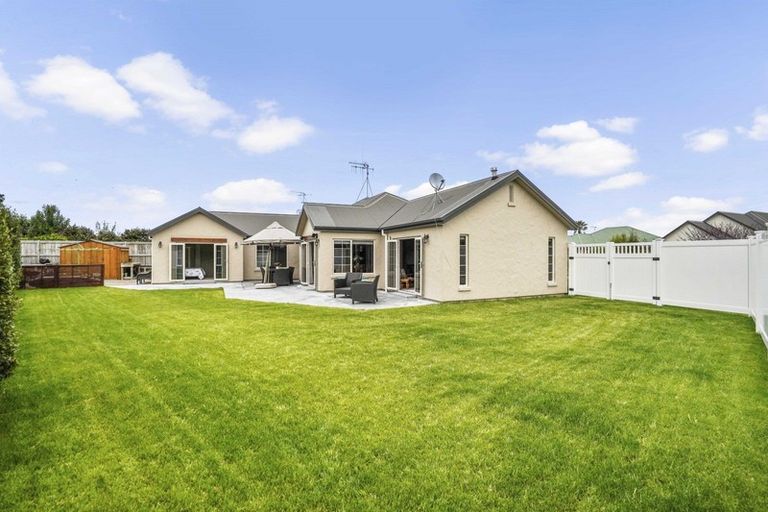 Photo of property in 18 Roderick Place, Rototuna, Hamilton, 3210