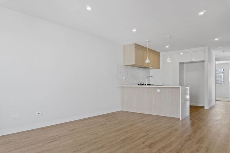 Photo of property in 117 Tarapuka Road, Westgate, Auckland, 0814