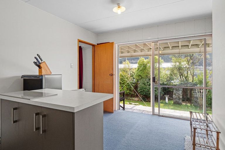 Photo of property in 52 Oregon Drive, Kelvin Heights, Queenstown, 9300