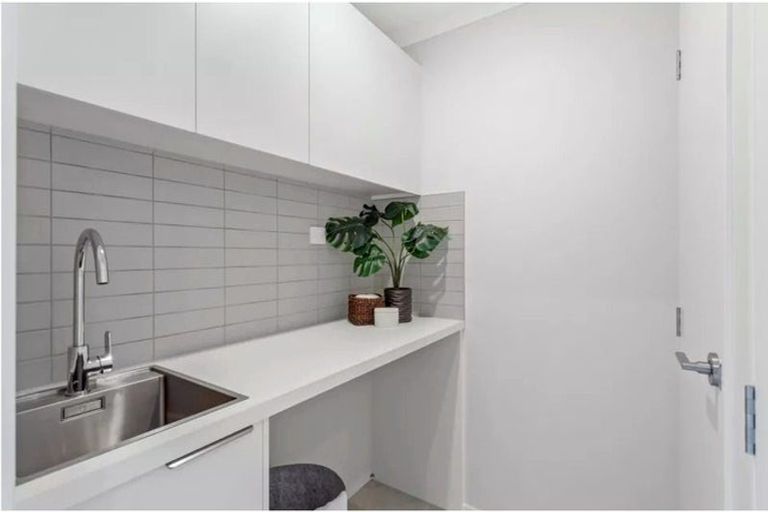 Photo of property in 17 Hema Road, Hobsonville, Auckland, 0616