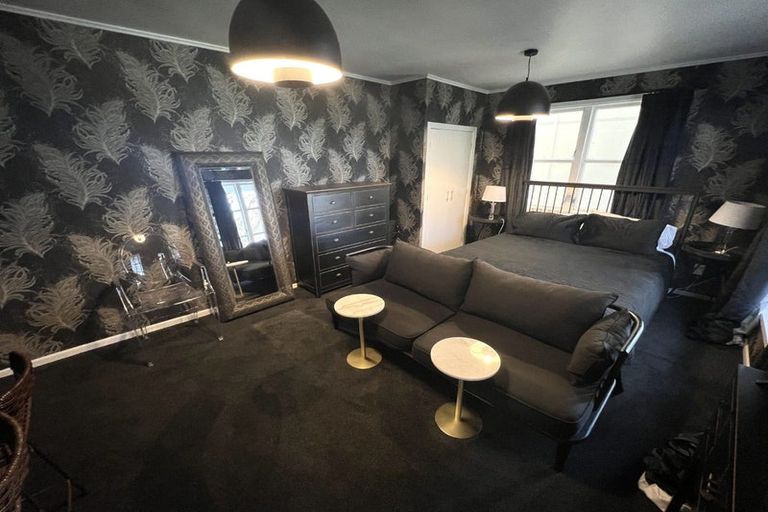 Photo of property in 35 Patanga Crescent, Thorndon, Wellington, 6011