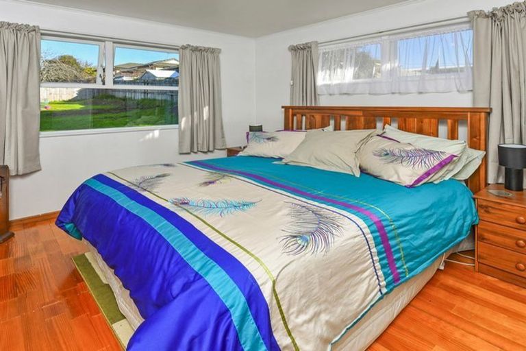 Photo of property in 5 Aplin Place, Birkdale, Auckland, 0626