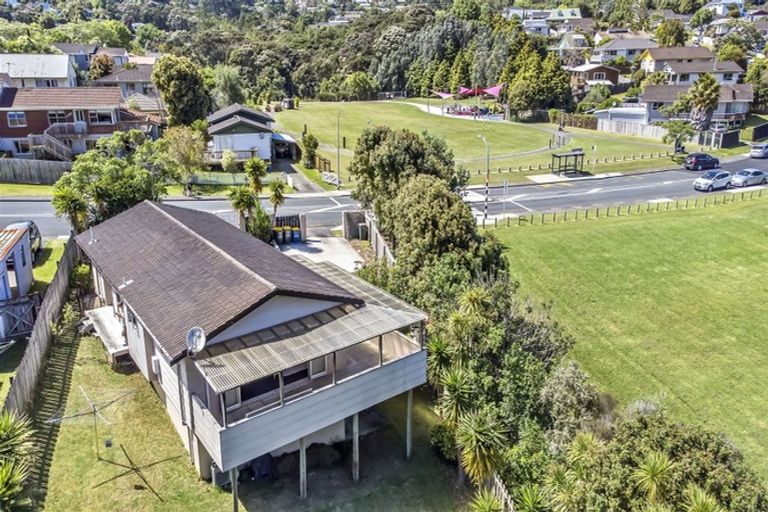 Photo of property in 118 Lynn Road, Bayview, Auckland, 0629