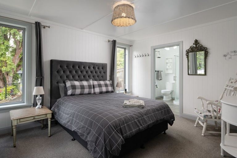 Photo of property in 32 Main Road, Havelock, 7100