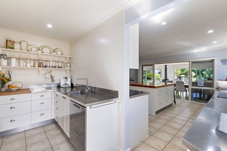 Photo of property in 33 Royal Oak Drive, Kelvin Grove, Palmerston North, 4414