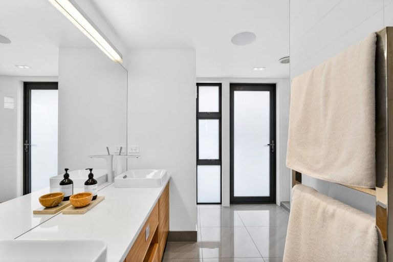 Photo of property in 40 Roslyn Road, Bluff Hill, Napier, 4110