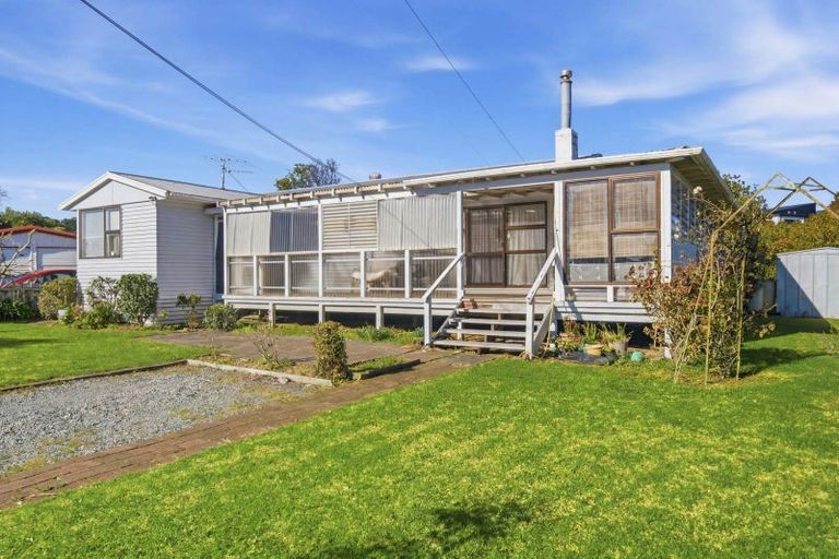 Photo of property in 10 House Avenue, Mangere Bridge, Auckland, 2022