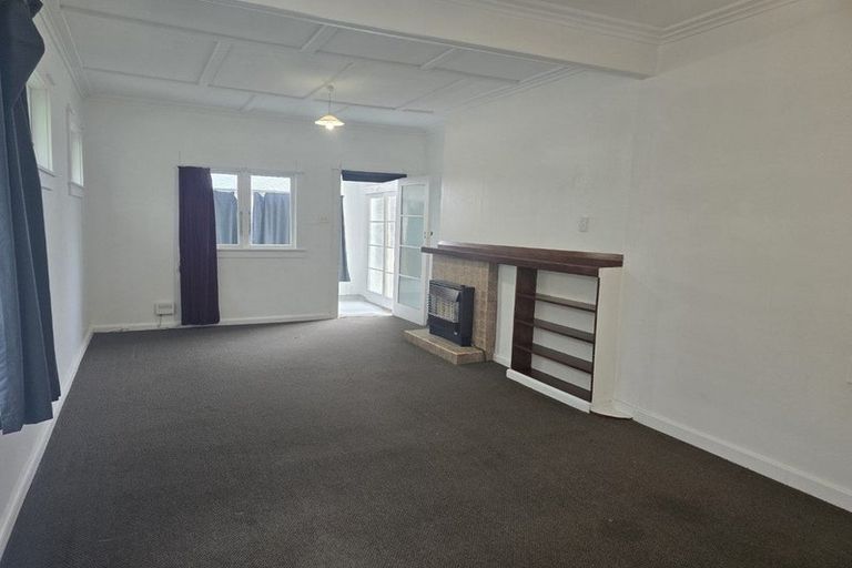 Photo of property in 2 Cambridge Street, Gonville, Whanganui, 4501
