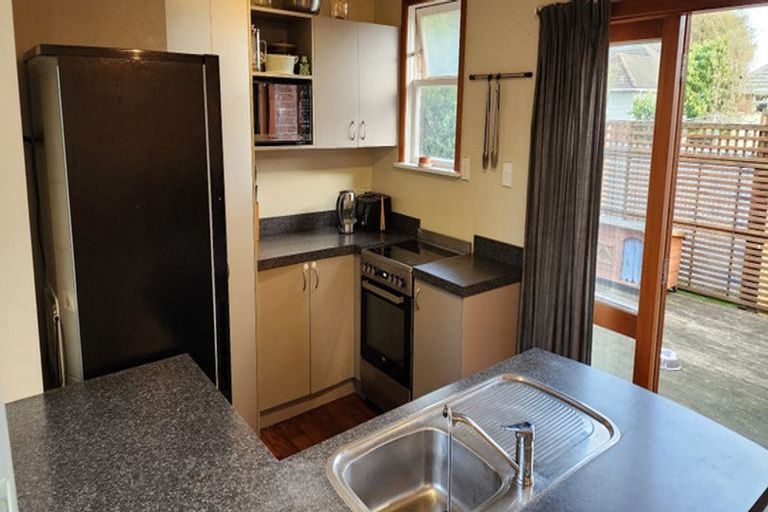 Photo of property in 2a Montrose Place, Takaro, Palmerston North, 4412