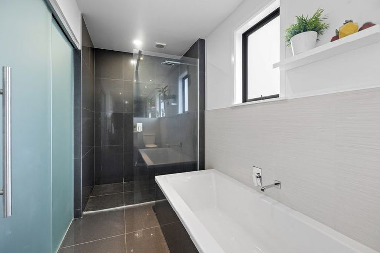 Photo of property in 18 Doralto Road, Frankleigh Park, New Plymouth, 4310