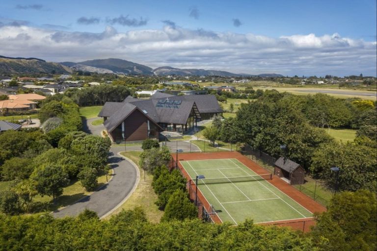 Photo of property in 132 Milne Drive, Paraparaumu, 5032