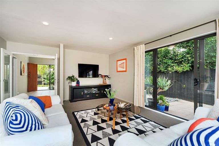 Photo of property in 40a Ngataringa Road, Devonport, Auckland, 0624