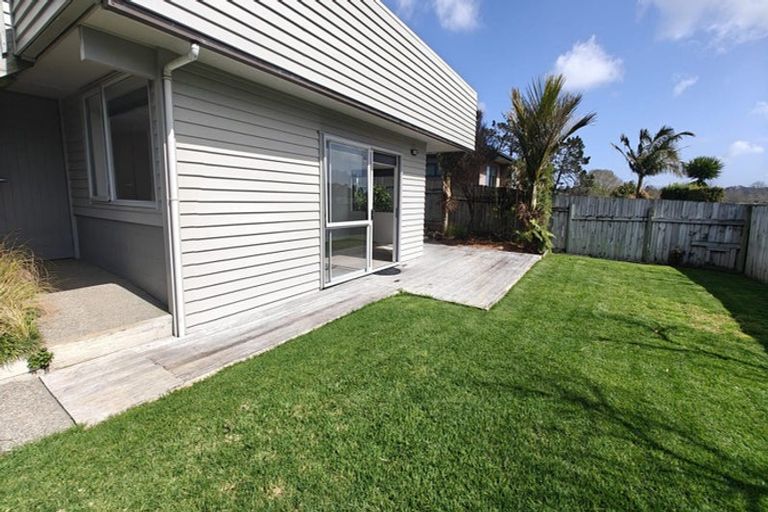 Photo of property in 15 Burnside Court, Rosedale, Auckland, 0632