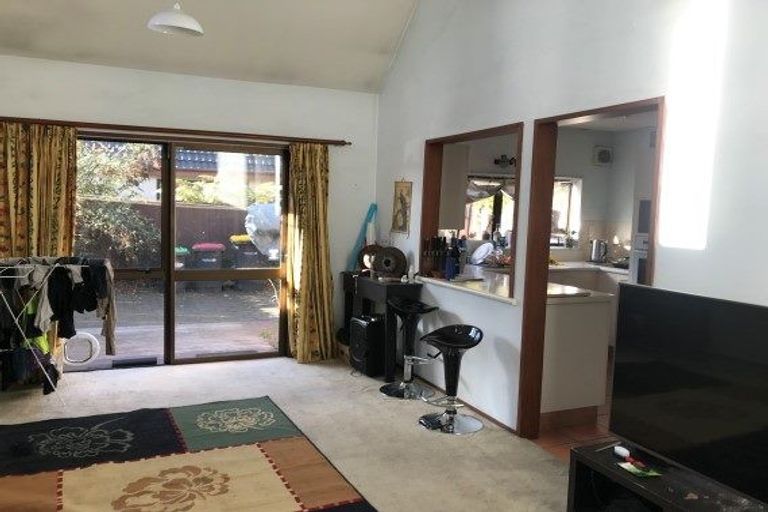 Photo of property in 122 Grahams Road, Burnside, Christchurch, 8053