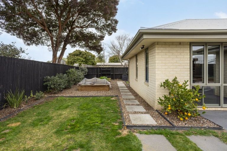 Photo of property in 110 Royal Park Drive, Parklands, Christchurch, 8083
