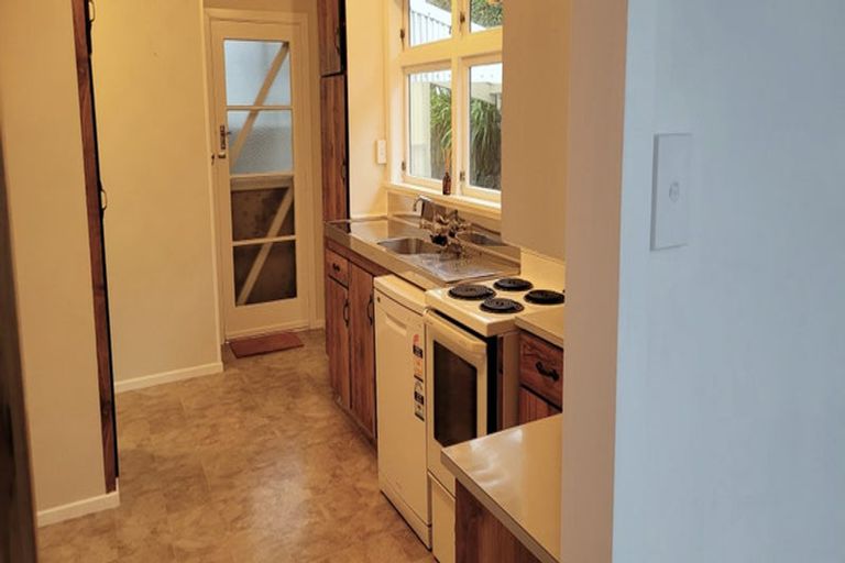 Photo of property in 8 Kitchener Terrace, Moturoa, New Plymouth, 4310