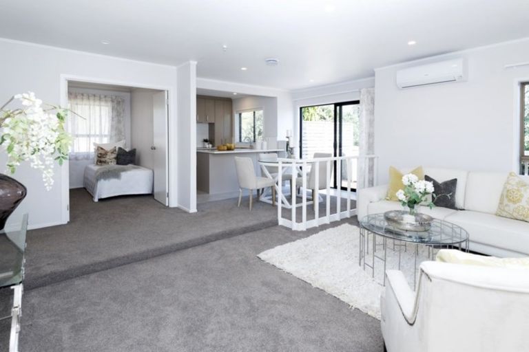 Photo of property in 2/123 Prince Regent Drive, Half Moon Bay, Auckland, 2012