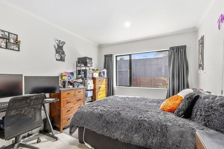 Photo of property in 2 Endeavour Drive, Whitby, Porirua, 5024