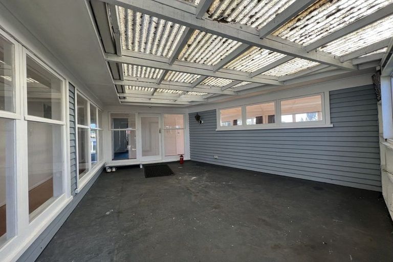 Photo of property in 37 Beaumonts Way, Manurewa, Auckland, 2102