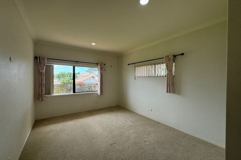 Photo of property in 1 Capistrano Mews, Goodwood Heights, Auckland, 2105