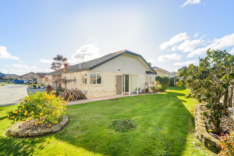 Photo of property in 9 Foxtail Fern, Kelvin Grove, Palmerston North, 4414