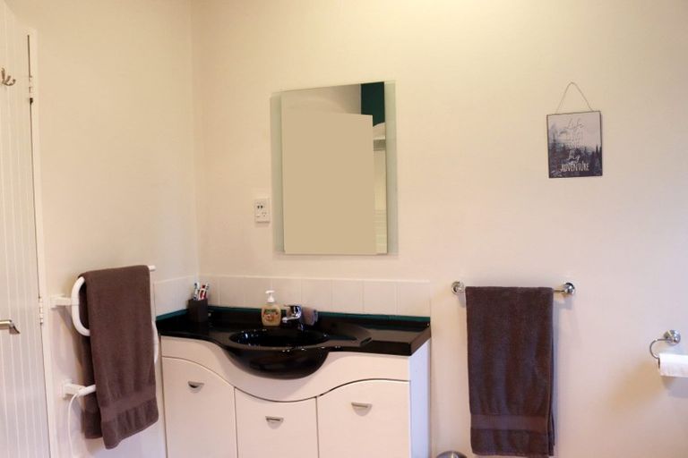 Photo of property in 18 Kauri Road, Waikanae, 5036